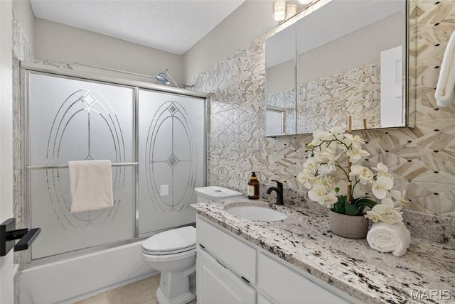 525 Fox Crest Drive, Hazelwood, MO 63042