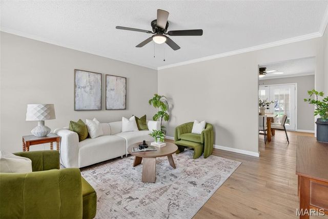 525 Fox Crest Drive, Hazelwood, MO 63042