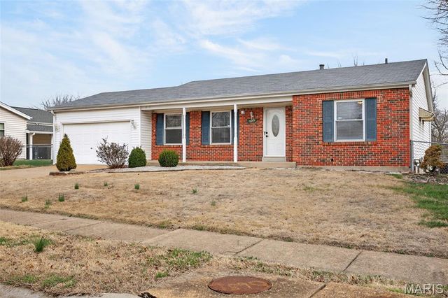 525 Fox Crest Drive, Hazelwood, MO 63042