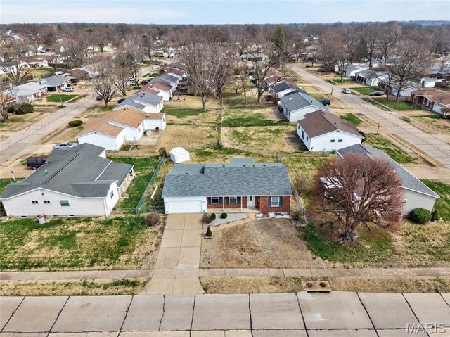 525 Fox Crest Drive, Hazelwood, MO 63042