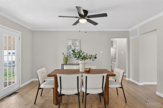 525 Fox Crest Drive, Hazelwood, MO 63042