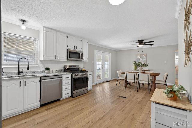 525 Fox Crest Drive, Hazelwood, MO 63042