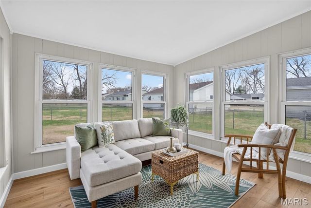 525 Fox Crest Drive, Hazelwood, MO 63042