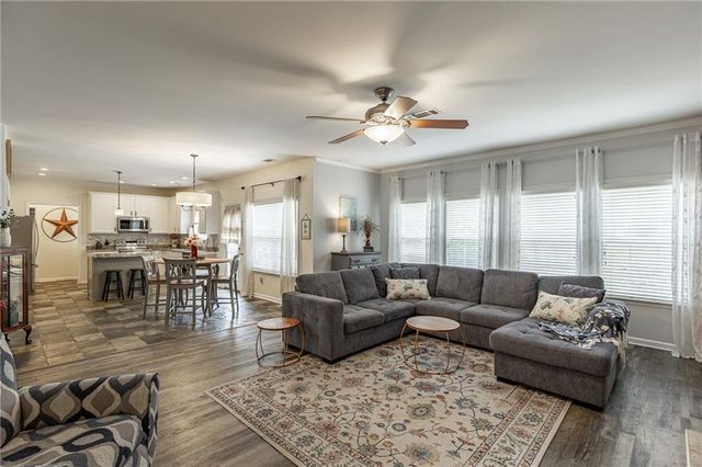 933 Cruce Lake Drive, Hoschton, GA 30548