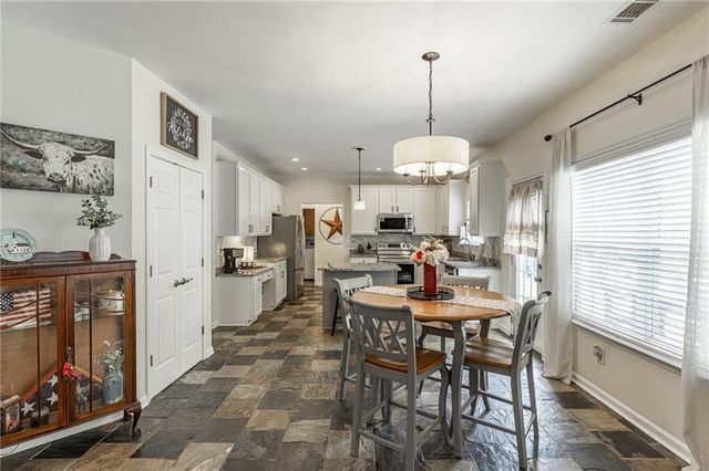933 Cruce Lake Drive, Hoschton, GA 30548