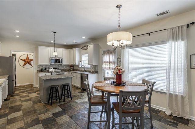 933 Cruce Lake Drive, Hoschton, GA 30548