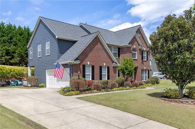 933 Cruce Lake Drive, Hoschton, GA 30548