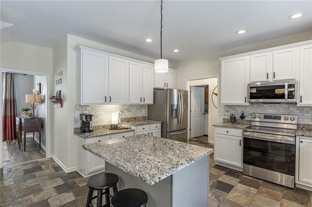 933 Cruce Lake Drive, Hoschton, GA 30548