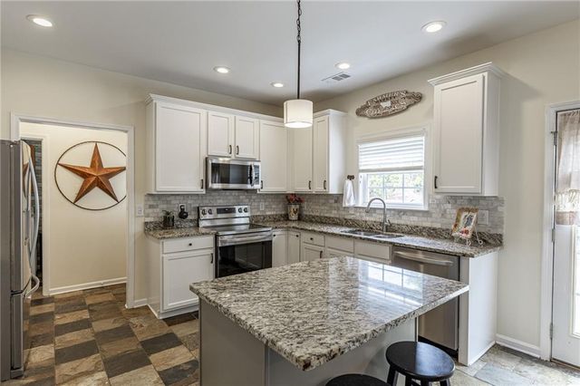 933 Cruce Lake Drive, Hoschton, GA 30548