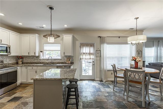 933 Cruce Lake Drive, Hoschton, GA 30548