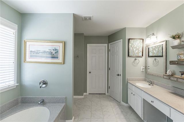 933 Cruce Lake Drive, Hoschton, GA 30548