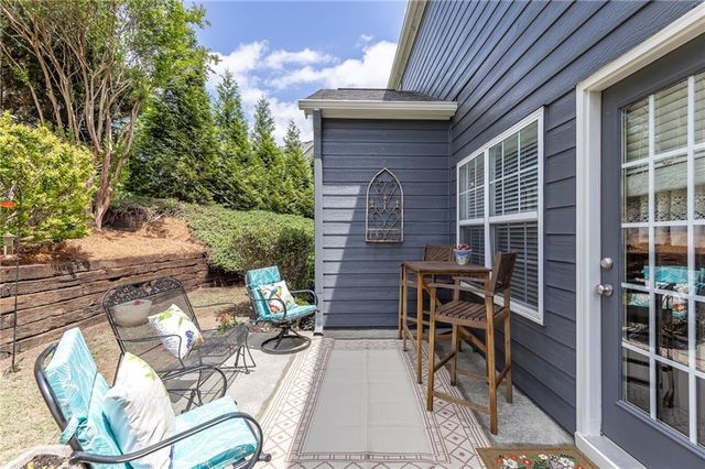 933 Cruce Lake Drive, Hoschton, GA 30548