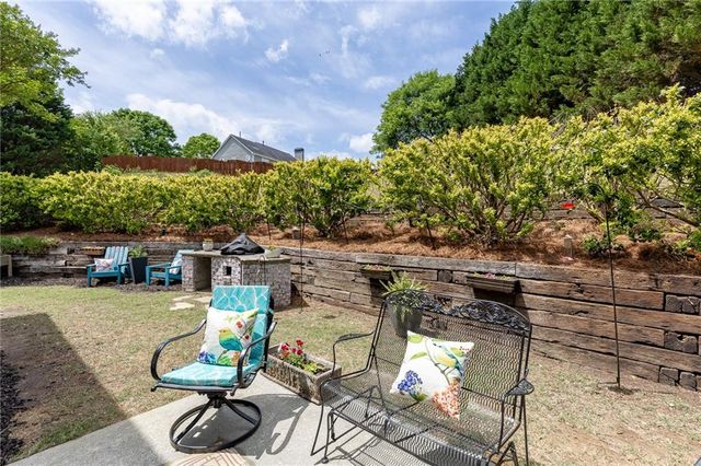 933 Cruce Lake Drive, Hoschton, GA 30548