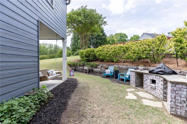 933 Cruce Lake Drive, Hoschton, GA 30548