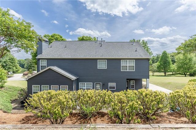 933 Cruce Lake Drive, Hoschton, GA 30548