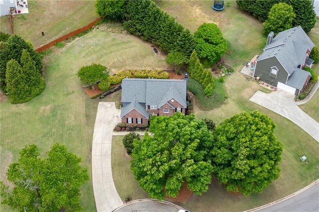 933 Cruce Lake Drive, Hoschton, GA 30548