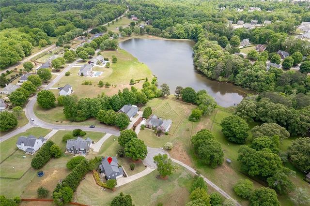 933 Cruce Lake Drive, Hoschton, GA 30548