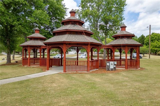 933 Cruce Lake Drive, Hoschton, GA 30548