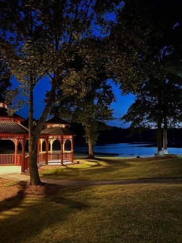 933 Cruce Lake Drive, Hoschton, GA 30548