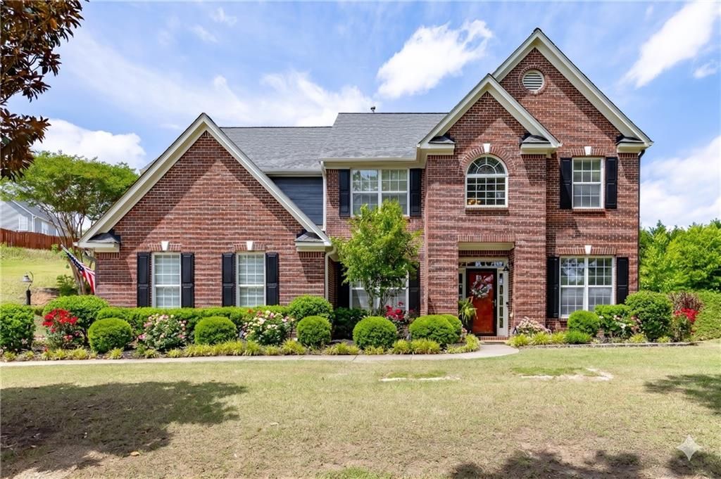 933 Cruce Lake Drive, Hoschton, GA 30548