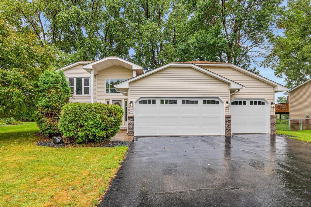 2060 121st Lane NW, Coon Rapids, MN 55448
