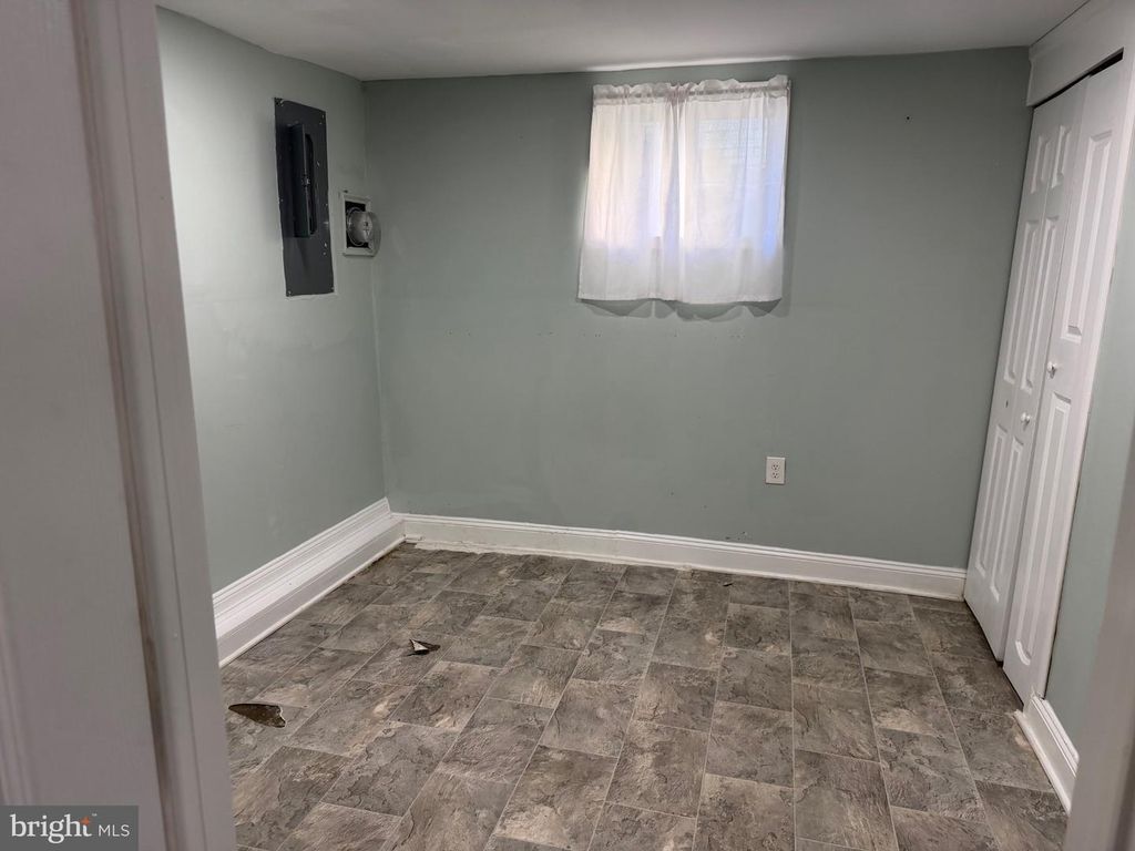 Image 3 of property listing at 130 W EDGEVALE RD, Baltimore, MD 21225