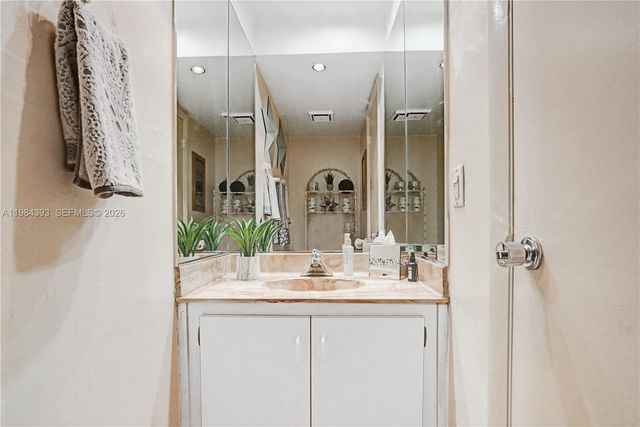 19220 NE 25th Ave 271B, Miami, FL 33180