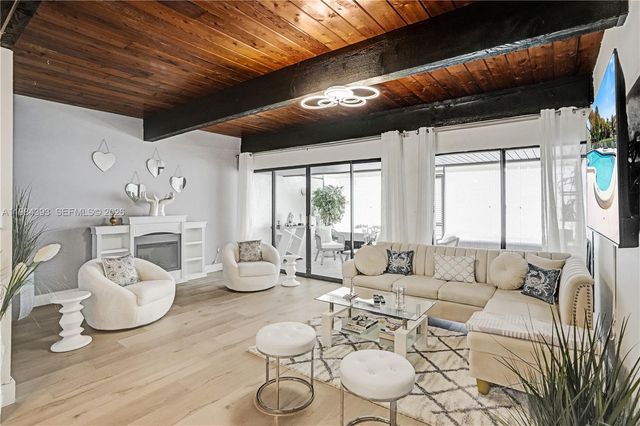 19220 NE 25th Ave 271B, Miami, FL 33180