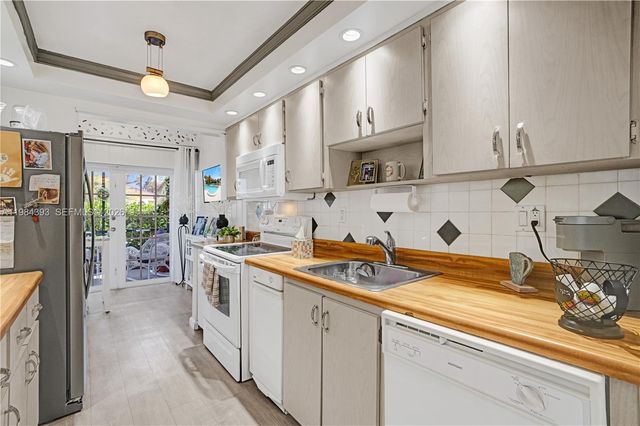 19220 NE 25th Ave 271B, Miami, FL 33180