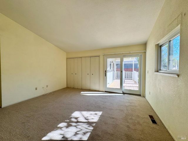 159 S Seymour St, Napa, CA 94559