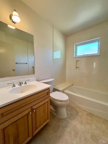 159 S Seymour St, Napa, CA 94559