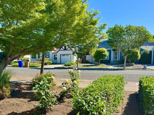 159 S Seymour St, Napa, CA 94559