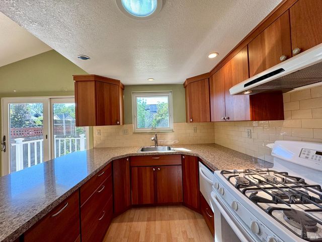 159 S Seymour St, Napa, CA 94559