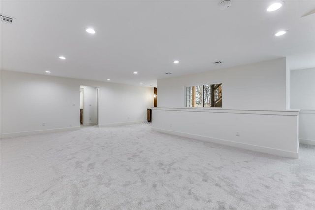 8989 E Bradford St, Wichita, KS 67210