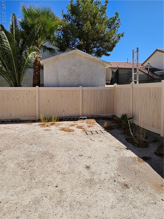 4212 North Walnut Glen Drive, Las Vegas, NV 89115 — photo 2