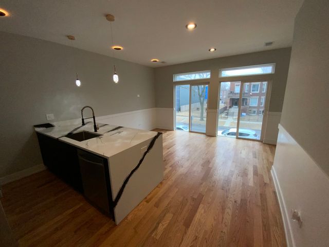 6325 S Langley Avenue, Chicago, IL 60637