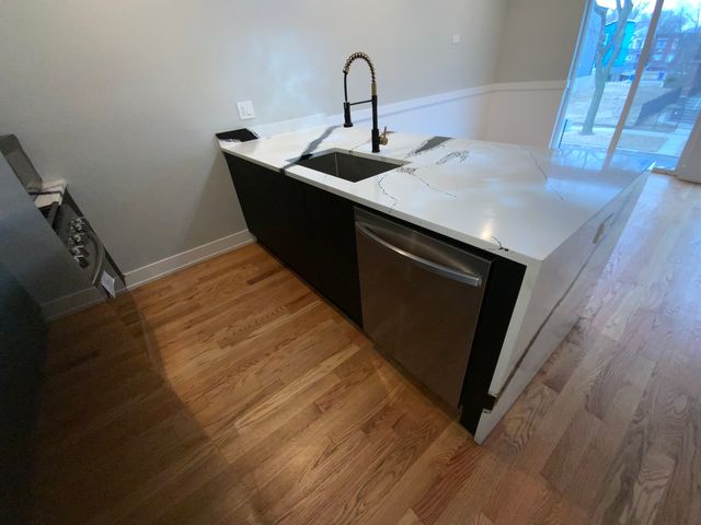 6325 S Langley Avenue, Chicago, IL 60637