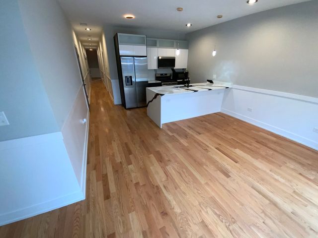 6325 S Langley Avenue, Chicago, IL 60637