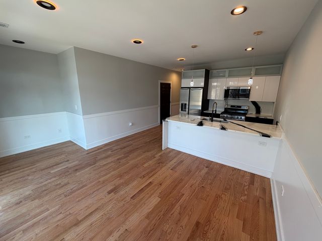 6325 S Langley Avenue, Chicago, IL 60637