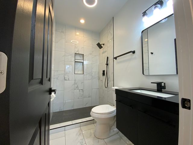 6325 S Langley Avenue, Chicago, IL 60637