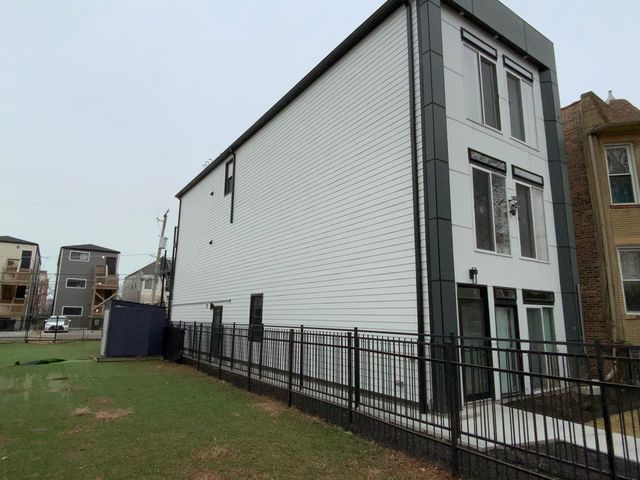 6325 S Langley Avenue, Chicago, IL 60637