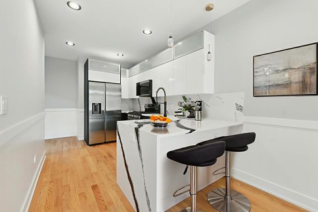 6325 S Langley Avenue, Chicago, IL 60637