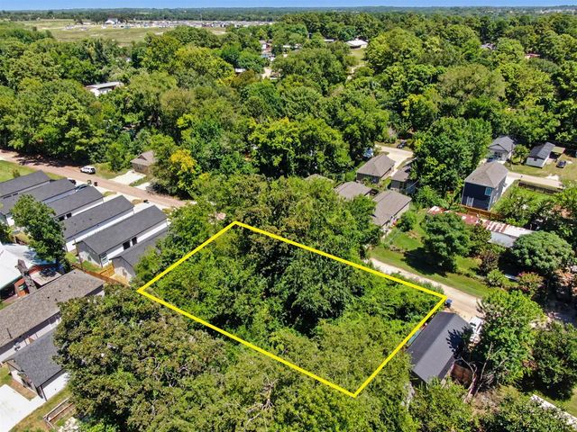 11547 Persimmon Street, Willis, TX 77318
