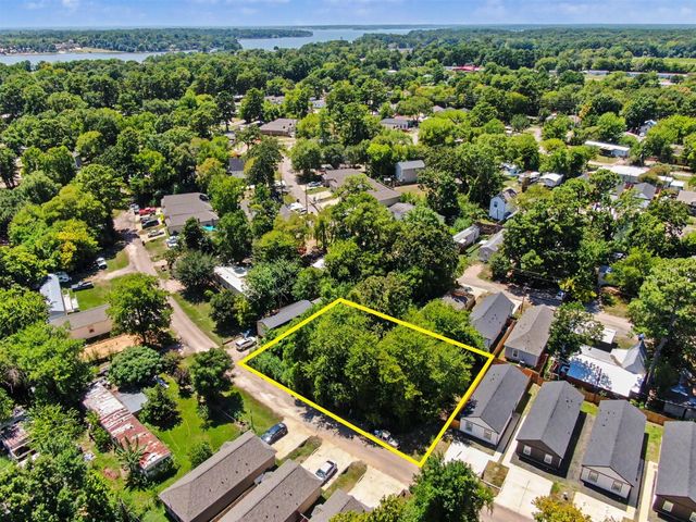 11547 Persimmon Street, Willis, TX 77318