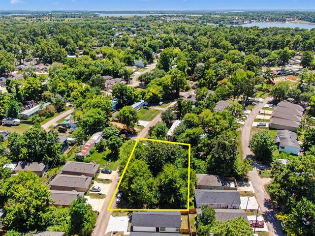 11547 Persimmon Street, Willis, TX 77318