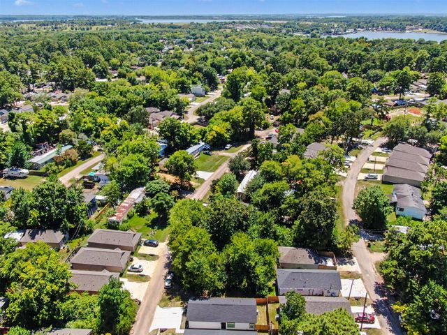 11547 Persimmon Street, Willis, TX 77318