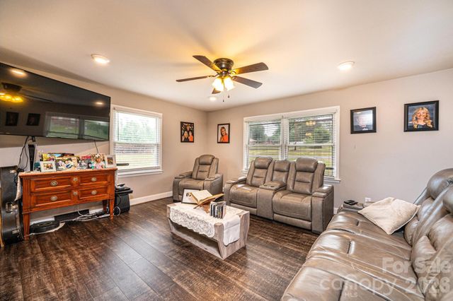 3231 25th Street NE, Hickory, NC 28601