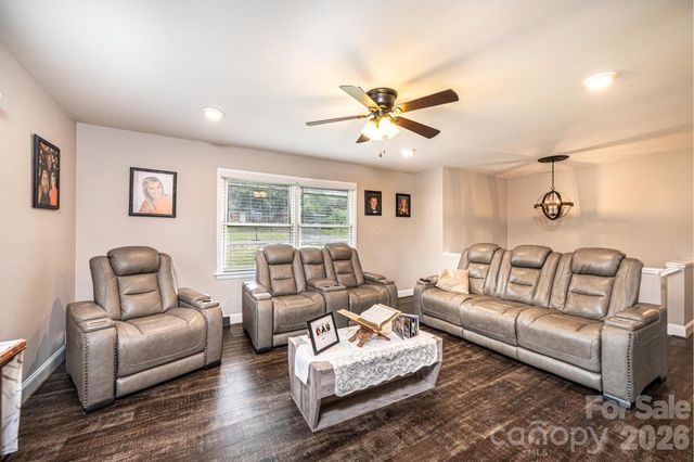 3231 25th Street NE, Hickory, NC 28601