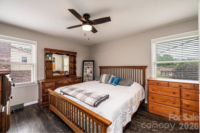 3231 25th Street NE, Hickory, NC 28601