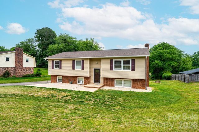 3231 25th Street NE, Hickory, NC 28601